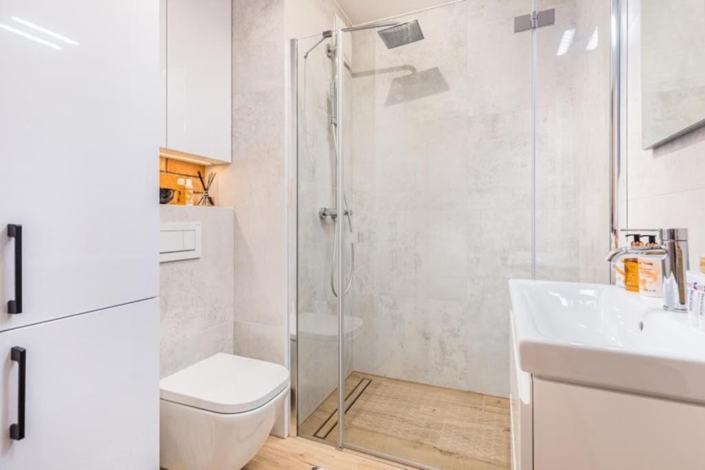 Modern Riverside Apartment With Free Parking Space Щецин Екстер'єр фото